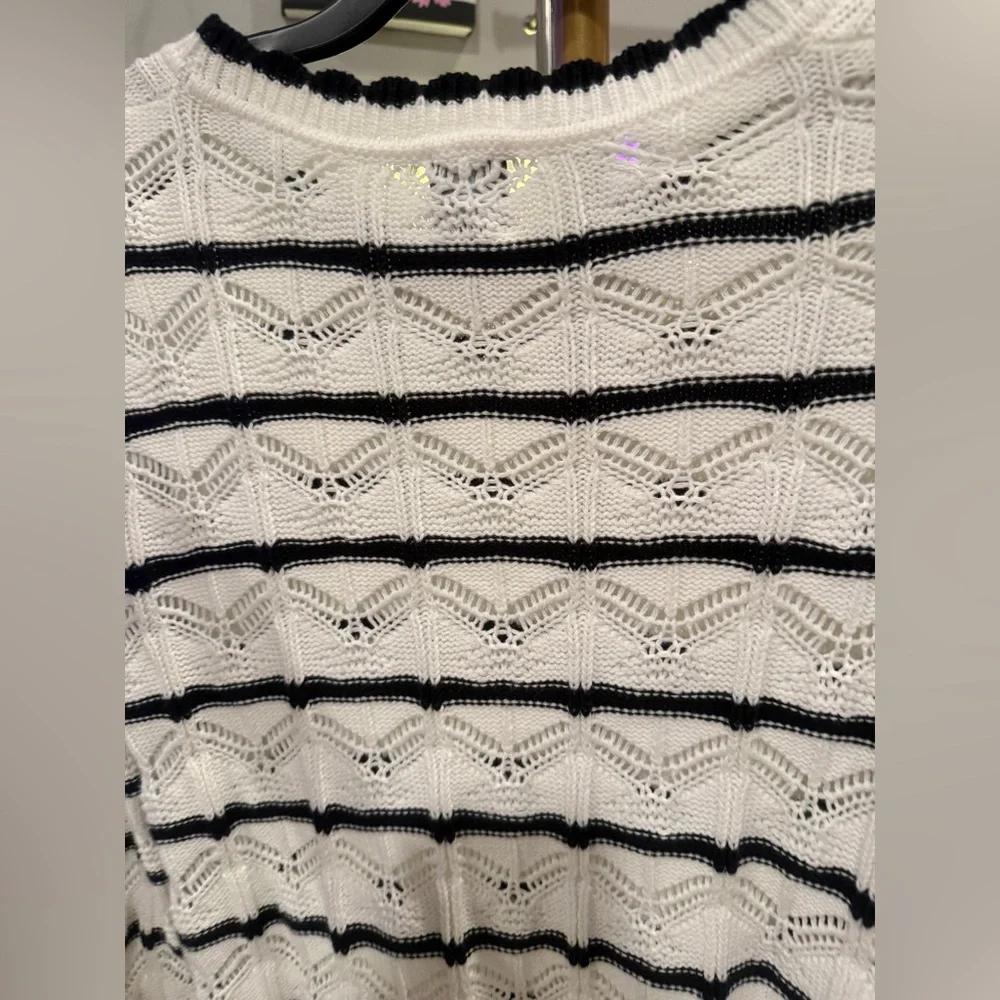 GAP Women's Sweater with Black and White Pattern - Picture 4 of 7